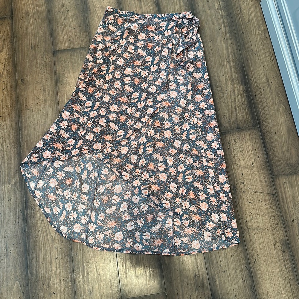 Nordstrom high low floral skirt. Size S.